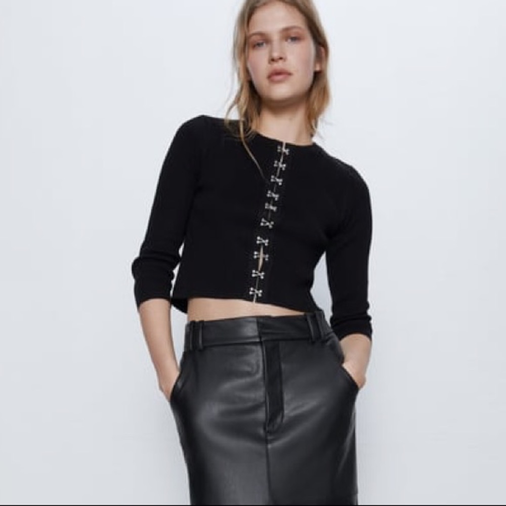 ZARA HOOK AND EYE KNIT CROPPED Top sz Small